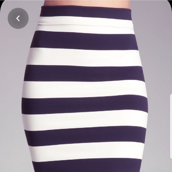 BEBE Wide striped pencil skirt size xsmall - Picture 4 of 8